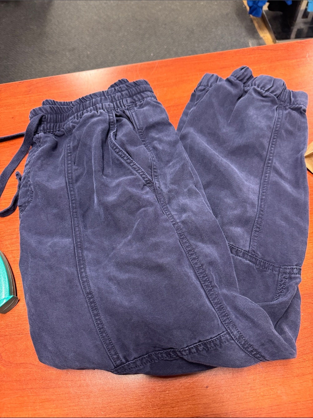 Gap joggers small // 100460